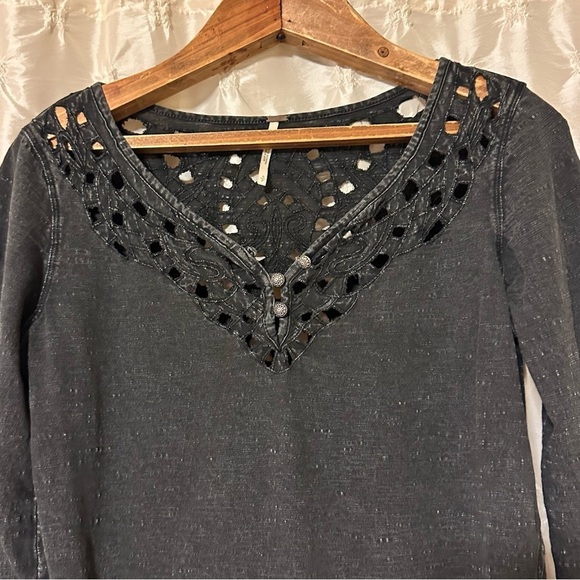 Free People Luna Long Sleeve Henley Shirt Boho Cut-Out Top Distressed Black Gray - Picture 3 of 14